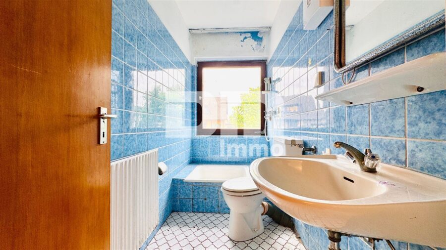 (R)eserviert!Geräumiges 1 bis 2 Familienhaus mit gigantischem Grundstück und Doppelgarage - EG Badezimmer / Dusche